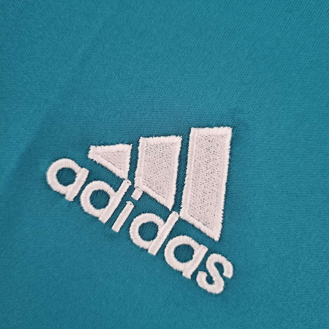 Real Madrid Retro Third Jersey 2017/2018 - Long Sleeve